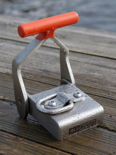 Blumags Flipper 100 Underwater Stainless Steel Magnet W/ Carry Case (220 lbs Holding Force)