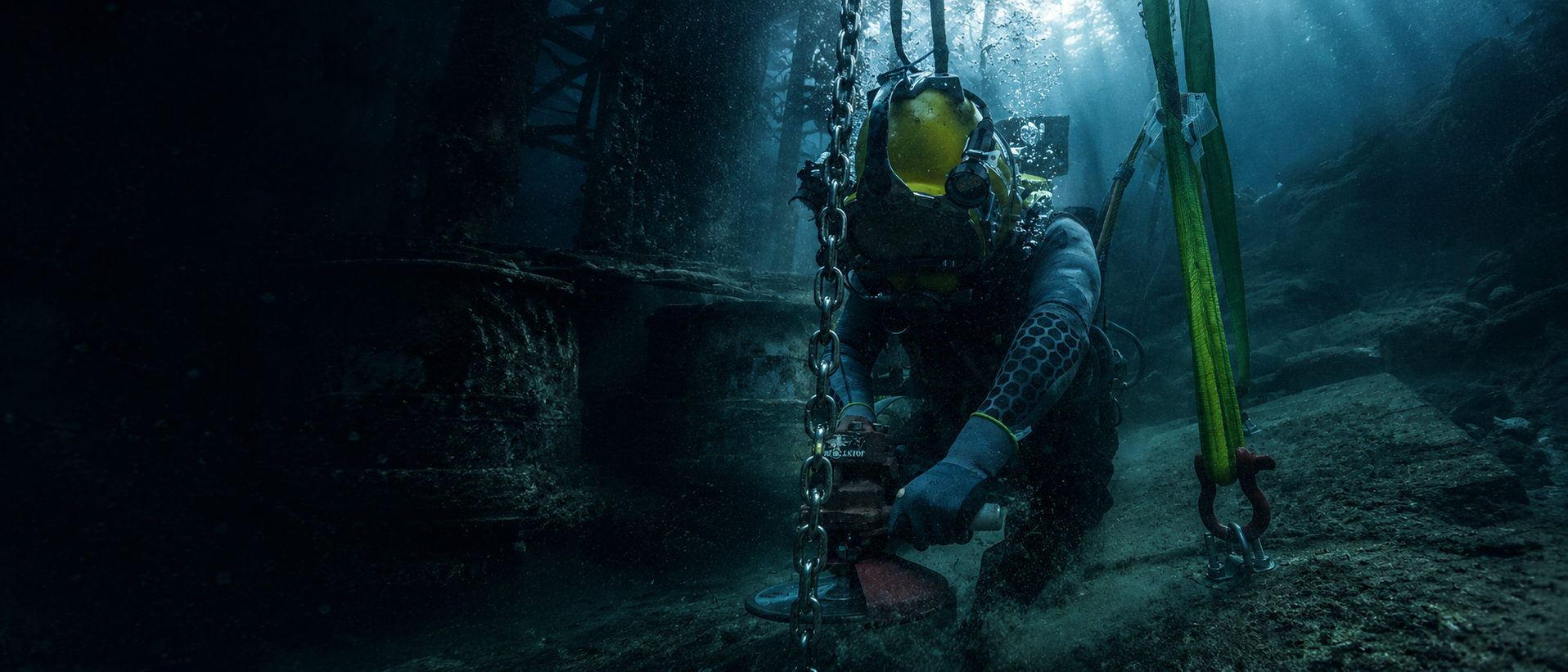 Commercial diver using an underwater hydraulic cutting tool